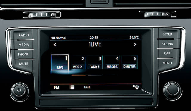 標準で採用されるインフォティメントシステム“Composition Media”。MP3やWMA対応のCDプレイヤー、AM/FMラジオ、Bluetoothによるワイヤレス接続対応といった機能をそなえる