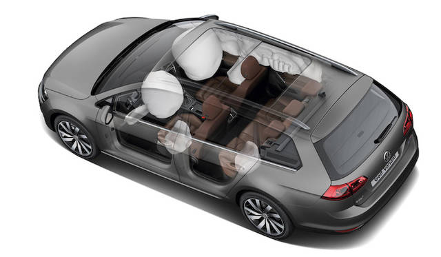 合計で9つのエアバッグがそなわる