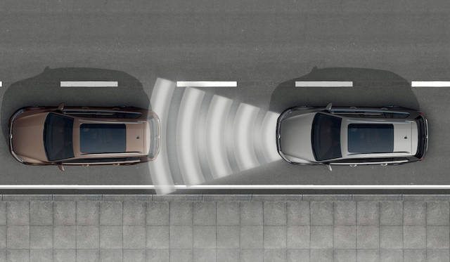 前車追従機能つきのアクティブクルーズコントロール “ACC”は、TSI Highlineに標準装備、TSI Comfortlineにはセーフティパッケージとしてオプション設定される