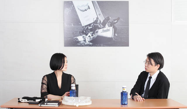 ゲストの黒河内真衣子氏（左）と、丸若裕俊氏（右）