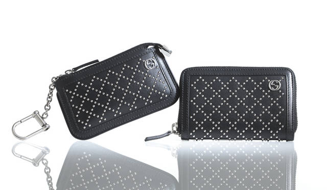<strong>GUCCI｜グッチ　独自のスタイルで主張する新作ウォレット</strong><br /><br />左から キーチェーン付きパース 4万2000円、ウォレット 4万4100円