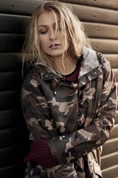 <strong>RAINS｜デンマーク発・新進レインウエアブランド、レインズ日本上陸</strong><br />ロングコート 1万5500円