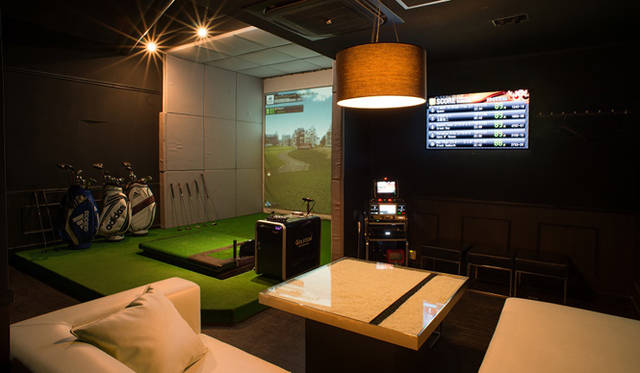 地下一階には、最新のシュミレーションゴルフ「GOLFZON real」を楽しめるアミューズメントスポット「STRIPE」もオープン