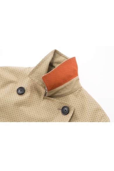 <strong>Paul Smith BLACK｜5種類のトレンチコートが登場</strong><br /><br />COTTON PUNCHED TRENCH<br />7万2450円<br /><br />スポーツウェアのエッセンスを感じるパンチングを施したイタリアLIMONTA社のダブルフェイスコットンは、表地にベーシックなベージュを、裏地や襟裏、袖口に鮮やかなオレンジを配し、色によるコントラストが印象的。<br /><br />Paul Smith Limited<br />Tel. 03-3486-1500<br />www.paulsmith.co.jp