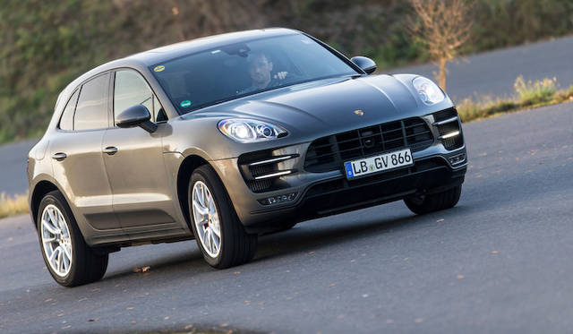 マカン ターボ用の3.6リッターV6ツインターボ エンジンは最高出力400ps、最大トルク550Nmを発揮する