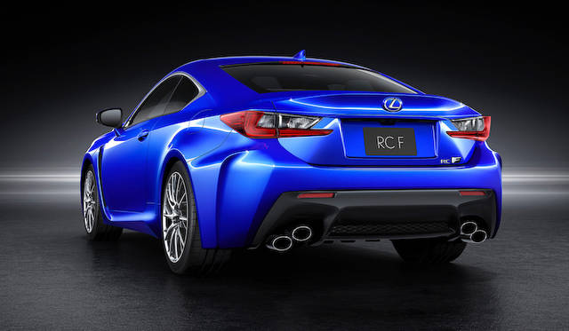 フロントフェンダー後半からサイドスカートへつづくラインは、Lを表現する