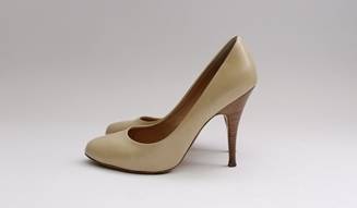 <strong>PASS THE BATON｜パスザバトンに人気スタイリスト、辻直子のクローゼットが出現</strong>　出品予定のアイテム