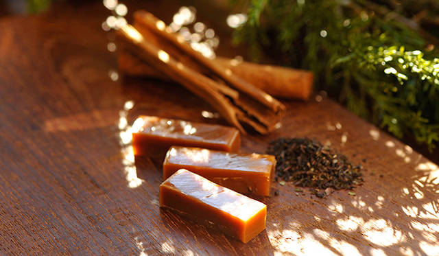 No.3 cinnamon and tea（シナモン アンド ティー）　BAG入り5個450円、10個900円、BOX入り12個1100円、24個2200円