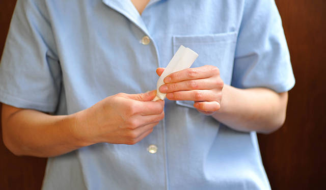 包装まですべて手作業でおこなっている