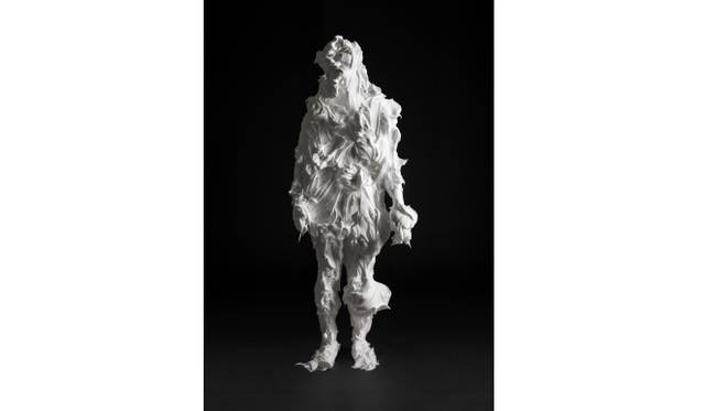 <strong>ART｜『プライベート・ユートピア ここだけの場所』展</strong>　マーカス・コーツ《エビガラスズメ蛾、エビガラスズメ蛾の幼虫、シェービング・フォームによる自画像》　2013年© The Artist, Courtesy of the Artist and Workplace Gallery, UK