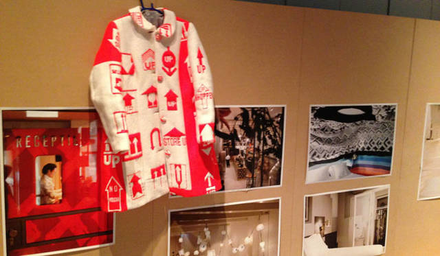 「場と間」の展示会。デザイナーまで調べなかったが、アムステルダムにあるデザインホテルのエレベーター係のジャケットだそう