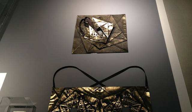 21_21デザインサイトにて、このフラットパックの折り紙ドレスは大好き！