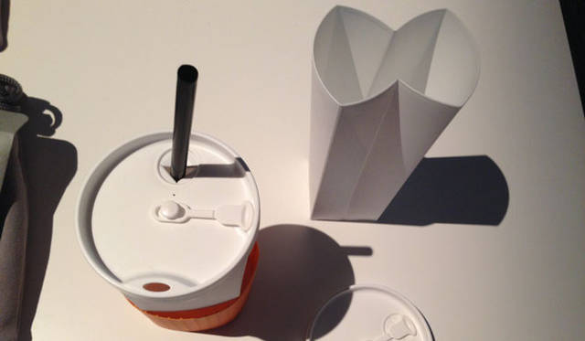 DESIGN TOUCHにて、この折り畳む携帯カップは気に入った