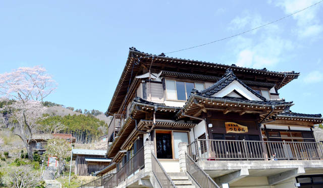 みごとな唐桑御殿の「民宿つなかん」。再建にはミュージックセキュリティーズ株式会社による「被災地応援ファンド」の資金が活用された