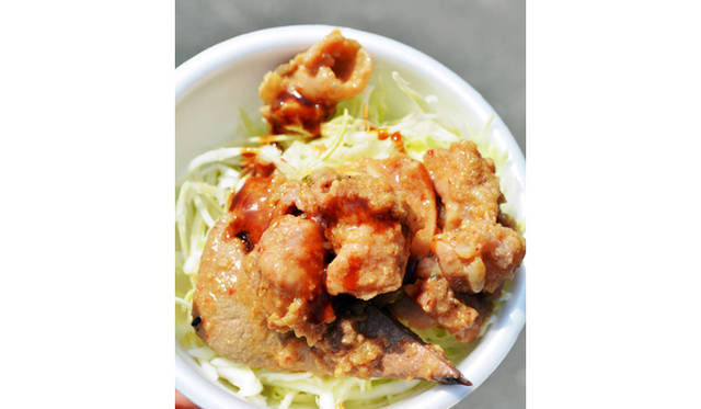 気仙沼名物「気仙沼ホルモン」も登場！キャベツと一緒に味わうのがお約束