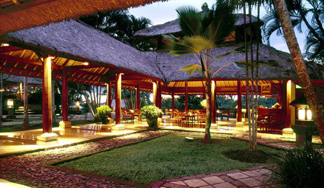 <strong>Amanresorts｜アマンリゾーツ</strong>　「アマンダリ（Amandari）」　Open Air Bar　© Amanresorts