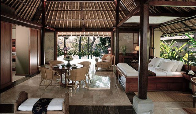 <strong>Amanresorts｜アマンリゾーツ</strong>　「アマンダリ（Amandari）」　Suite Bedroom　© Amanresorts