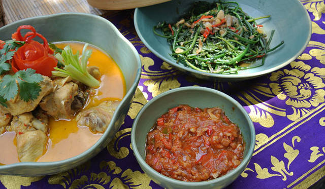 <strong>Amanresorts｜アマンリゾーツ</strong>　「アマンダリ（Amandari）」　バリ風チキンカレー（AYAM GERANG ASEM）、できあがりはいかがでしょう？