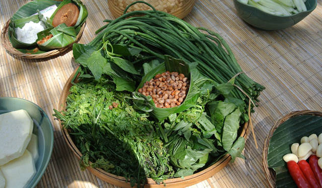 <strong>Amanresorts｜アマンリゾーツ</strong>　「アマンダリ（Amandari）」　地元の食材は香りも濃い