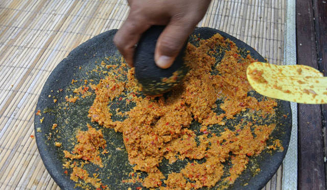 <strong>Amanresorts｜アマンリゾーツ</strong>　「アマンダリ（Amandari）」　すり鉢はマーケットでおみやげ用にも売っている