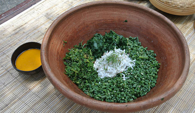 <strong>Amanresorts｜アマンリゾーツ</strong>　「アマンダリ（Amandari）」　バリ風ミックスサラダ（URAP CAMPUR）をつくります