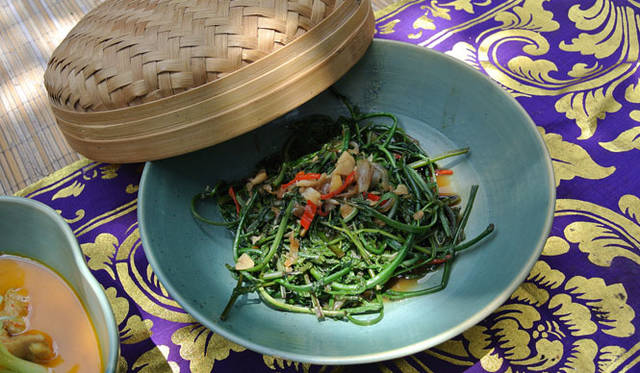 <strong>Amanresorts｜アマンリゾーツ</strong>　「アマンダリ（Amandari）」　油で炒めた野菜料理（TUMIS PAKIS）