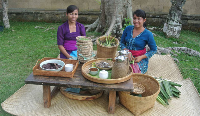 <strong>Amanresorts｜アマンリゾーツ</strong>　「アマンダリ（Amandari）」　プールサイドのアフタヌーンティー