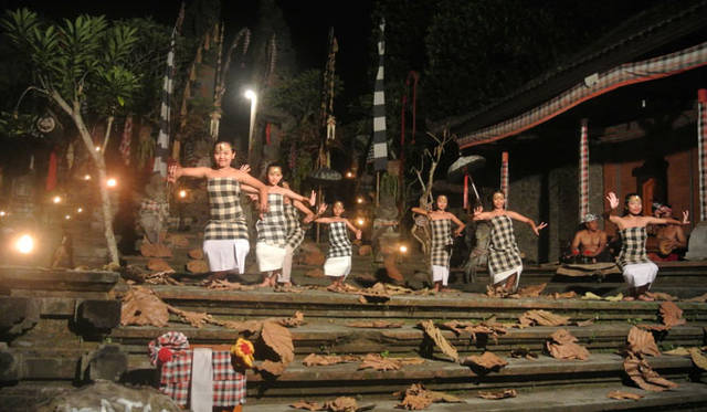 <strong>Amanresorts｜アマンリゾーツ</strong>　「アマンダリ（Amandari）」　クデワタン村の「デサ・プセ寺院」寺院でバロンダンスを拝見