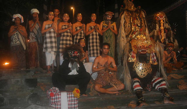 <strong>Amanresorts｜アマンリゾーツ</strong>　「アマンダリ（Amandari）」　バロンダンスのスタッフ