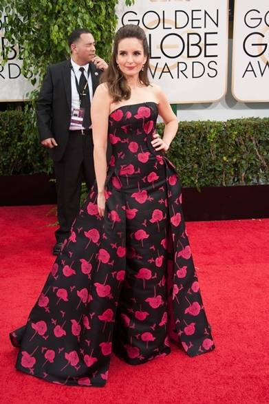 <strong>第71回 ゴールデン・グローブ賞レッドカーペットスナップ</strong>　Tina Fey｜ティナ・フェイ<br />ドレス：キャロライナ ヘレラ　ジュエリー：Fred Leighton