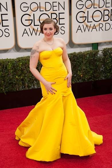 <strong>第71回 ゴールデン・グローブ賞レッドカーペットスナップ</strong>　Lena Dunham｜レナ・ダンハム<br />ドレス：ザック ポーゼン　ジュエリー：ハリー・ウィンストン