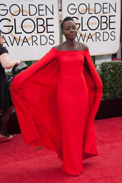 <strong>第71回 ゴールデン・グローブ賞レッドカーペットスナップ</strong>　Lupita Nyong｜ルピタ・ニョンゴ<br />ドレス：ラルフ ローレン　ジュエリー：Fred Leighton