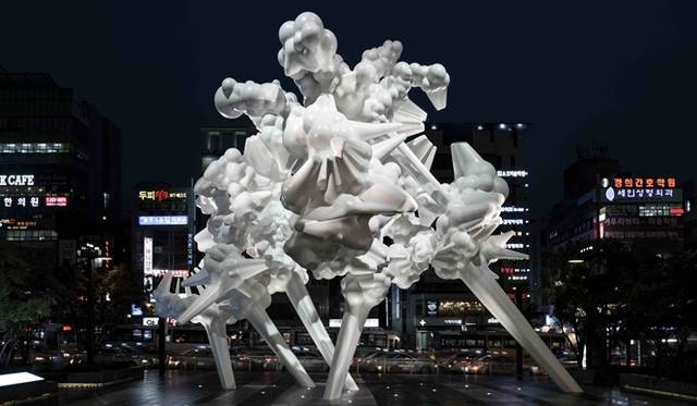 <strong>ART｜表参道のEYE OF GYREで『KOHEI NAWA｜SANDWICH』</strong>　2年半に渡り、高さ約13m、幅16m、奥行12mの巨大な野外彫刻「Manifold」、現在韓国・チョナン市に恒久設置されている