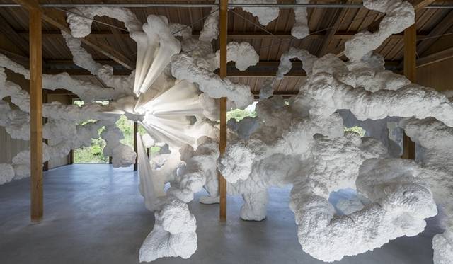 <strong>ART｜表参道のEYE OF GYREで『KOHEI NAWA｜SANDWICH』</strong>　『瀬戸内国際芸術祭2013 』にて、犬島にある妹島和世氏による建築「F 邸」に展示している作品「Biota ( Fauna / Flora )」”の制作過程の記録