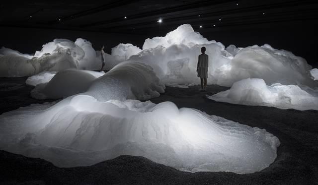 <strong>ART｜表参道のEYE OF GYREで『KOHEI NAWA｜SANDWICH』</strong>　『あいちトリエンナーレ』にて発表し、「Manifold」、「Biota (Fauna/Flora)」と共に「Scum」の様態を表現する「Foam」の制作過程の記録