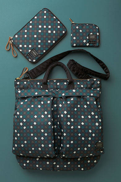 iPad mini用ケース1万8900円、ジップウォレット1万2600円、ヘルメットバッグ4万5150円（マルニ／阪急メンズ東京2階）※iPad miniは「アップル」社の登録商標商品