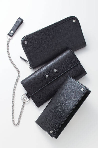 ジップ付き長財布5万1450円、ウォレットチェーン付き長財布5万1450円、長財布3万6750円（バレンシアガ／阪急メンズ東京1階）