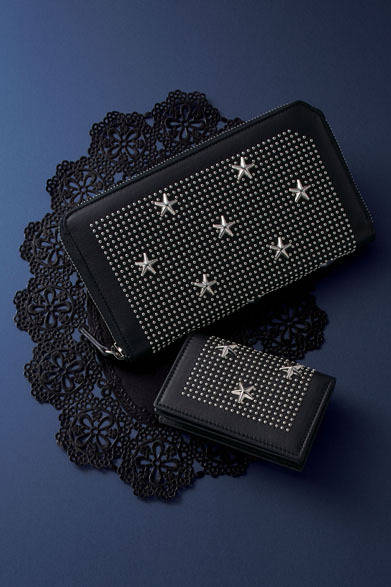 ジップ付き長財布9万9750円、名刺入れ5万2500円（ジミー チュウ／阪急メンズ東京2階）