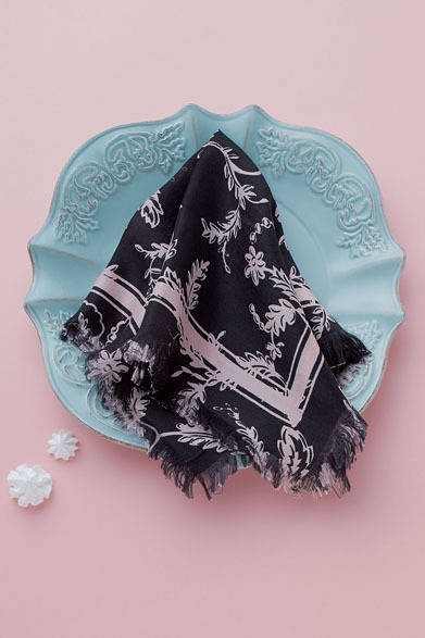 チーフ1万7850円（ドリス ヴァン ノッテン／阪急メンズ東京2階 ※1月29日（水）～ニューオープン）