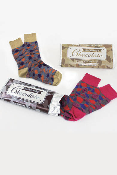 ソックス 各3150円（イッセイ ミヤケ メン／阪急メンズ東京3階）