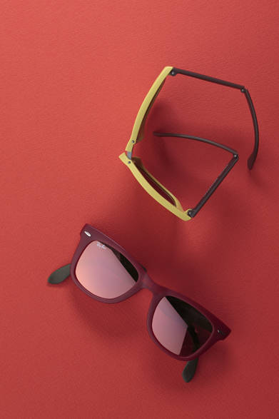 RB 4105 フォールディング ウェイファーラー 各2万5200円（レイバン／阪急メンズ東京地下1階）