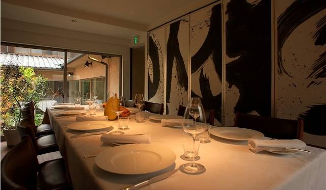 「La Biographie…」。ミシュランガイド関西版2014で1ツ星を獲得した