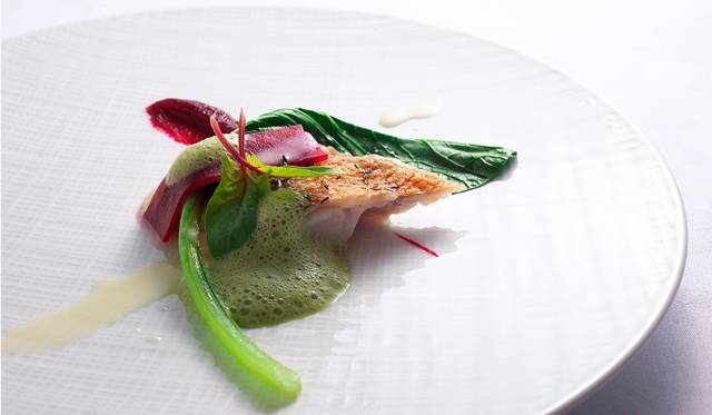 「La Biographie…」。「美しい自然に敬意を表した料理」をモットーとしている