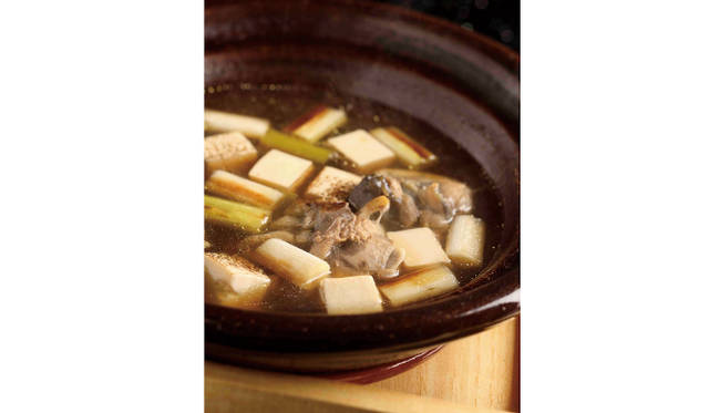 「八千代」。「すっぽん鍋」は、老舗の料理旅館ならではの味
