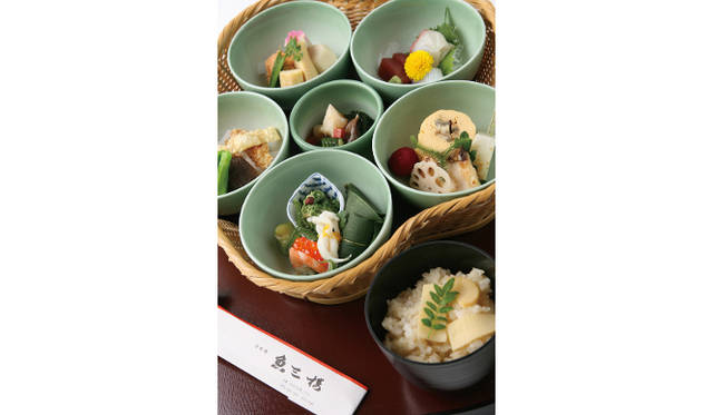 「魚三楼」。天然の鮮魚と地場の京野菜、伏見の名水を使った伝統的な京料理を、座敷でゆったりと味わうことができる