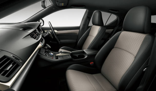 CT200h F SPORT専用のストレートグレー＆ブラック インテリア