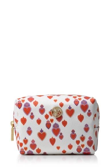 <strong>TORY BURCH｜バレンタイン限定コレクション発売</strong><br /><br />ポーチ<br />価格｜1万2600円<br /><br />ルック<br />Tel. 03-3794-9151<br /><br />