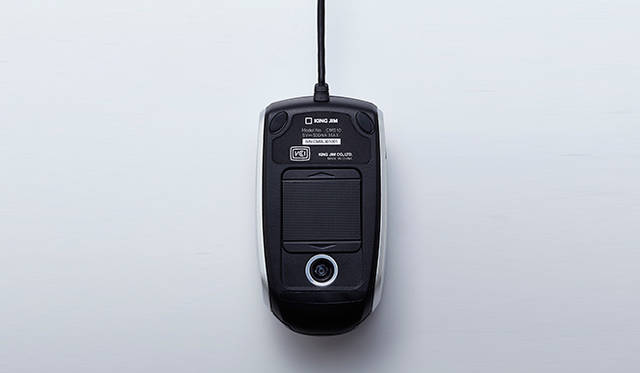 底面にレンズにはスライドカバーつき