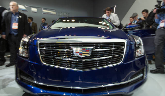 このATSクーペから、キャデラックが「クレスタ」と呼んでいる盾形のブランドマークがあたらしいものに変更される