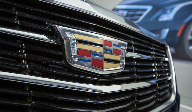 このATSクーペから、キャデラックが「クレスタ」と呼んでいる盾形のブランドマークがあたらしいものに変更される